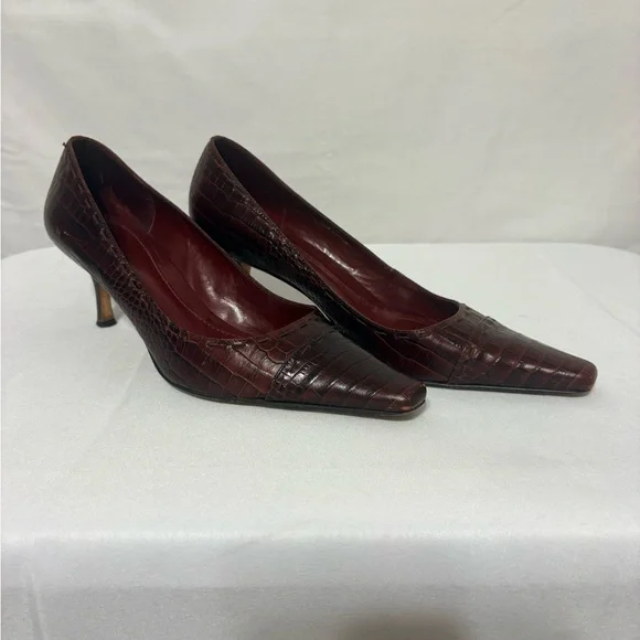 vintage-style brown alligator print pumps - Picture 4 of 11